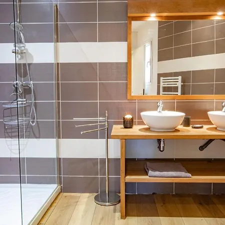 Dans Pieds Dans L'eau