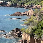 Dans Pieds Dans L'eau Saint-Raphael (Var)